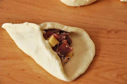 Как приготовить эчпочмак (треугольные пироги с картошкой и мясом). 04 Как приготовить эчпочмак (треугольные пироги с картошкой и мясом). 04