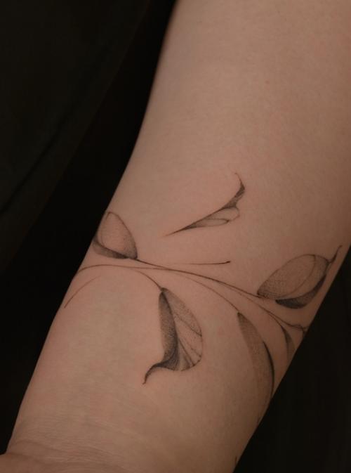 Ищешь мастера, который сможет сделать Тату в эстетике Pinterest? 01