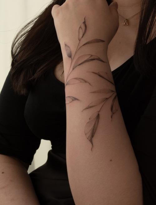 Ищешь мастера, который сможет сделать Тату в эстетике Pinterest? 07