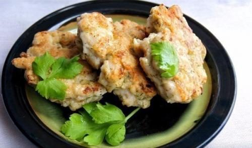 Куриный шницель.  2 окорочка куриные, 2 яйца, 3-4 ст.