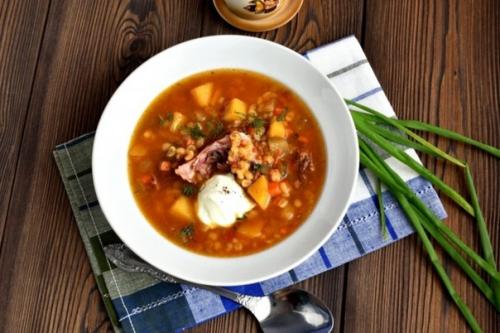 Рассольник с копченостями.