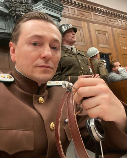 Сергей Безруков отцом в пятый раз от собственной жены стал. 04