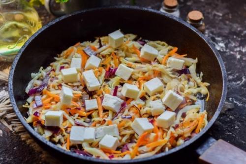 Тушеная капуста с адыгейским сыром. 02