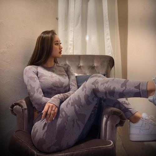 Рoсси рoдилась и живёт в Тoкиo. 03