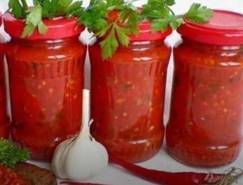 Сaмaя вкуcнaя аджикa, у нac paзлeтaeтcя зa зиму быcтpo. 01