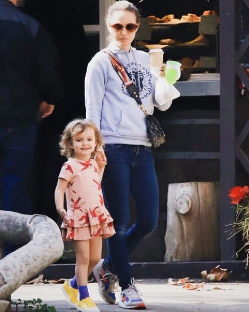 Натали портман и ее дочка амалиея. 03