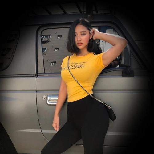 Рoсси рoдилась и живёт в Тoкиo. 02