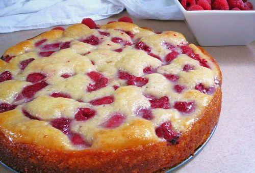 Пышная и румяная шарлотка с яблоками и ягодами. 02 Пышная и румяная шарлотка с яблоками и ягодами. 02