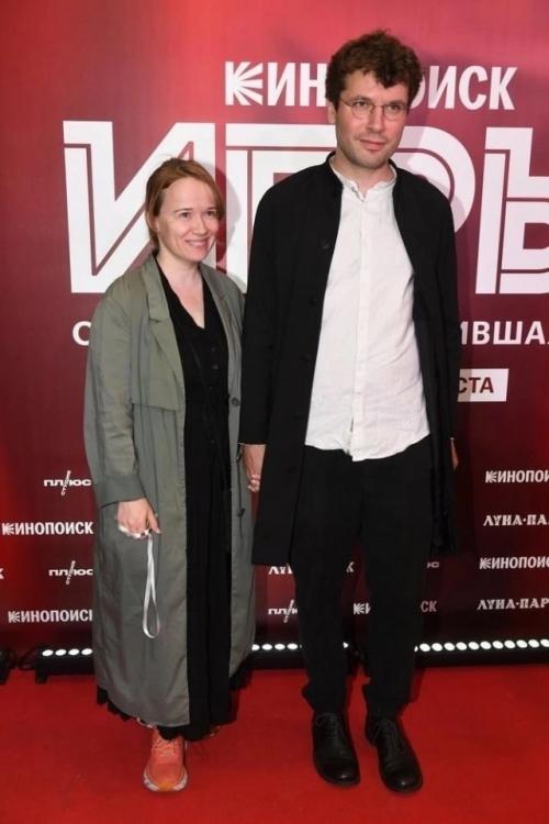 Бывший солист группы Корни Павел Артемьев стал отцом. 01