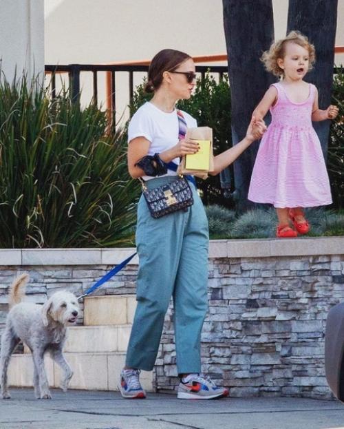 Натали портман и ее дочка амалиея. 02