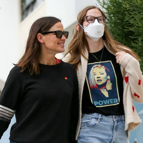 Общая дочь Бена аффлека и Дженнифер гарнер выступила перед оон с призывом немедленно вернуть маски. 02