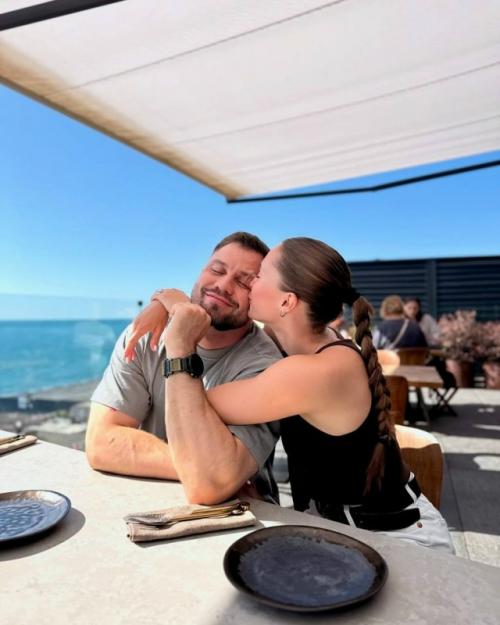 Чемпионка России в прыжках с шестом отдыхает в Тайланде со звездой Молодежки Матвеем зубалевичем.