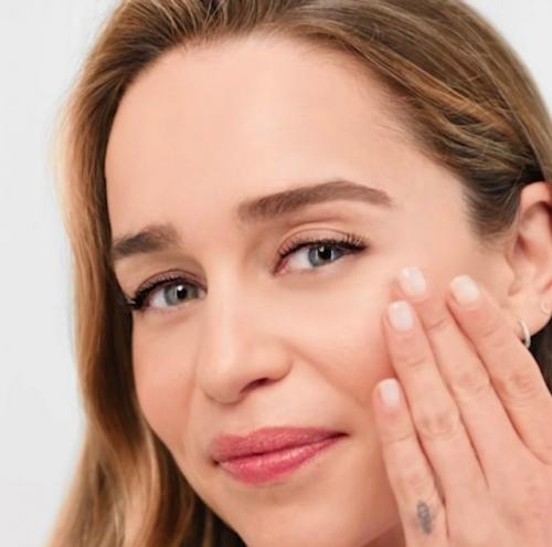 Актриса Эмилия Кларк - за естественность, а не за вечную молодость. 02