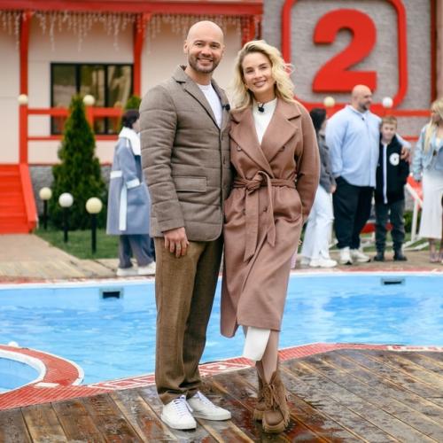 Ведущий дома-2 Андрей Черкасов и его жена Кристина устроили гендер - пати и наконец узнали пол своего будущего ребенка. 02