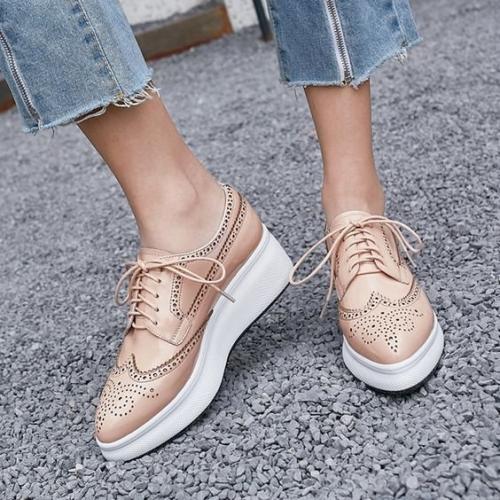 Для стильных, энергичных и современных дам отлично подойдут на эту весну броги на платформе. 02