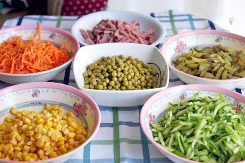 Очень быстрый салат и варить ничего не надо. 01