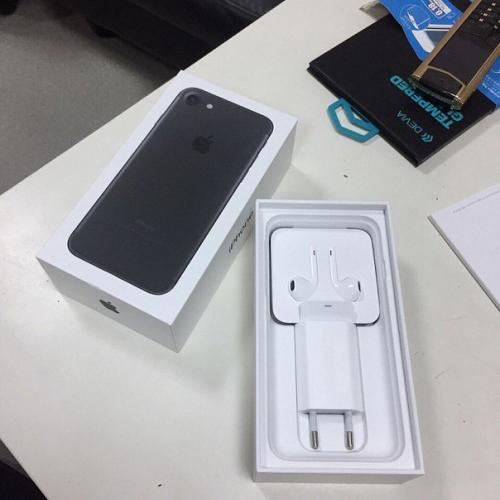 После выхода Iphone 7 сразу захотел его приобрести, но, к сожалению, не позволяли финансы. 01