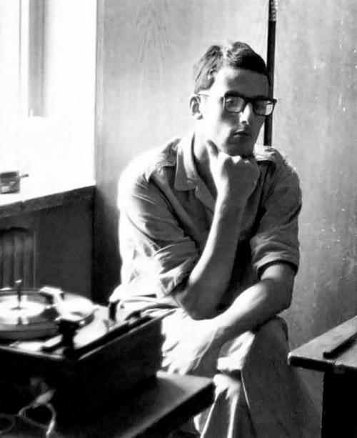 На снимках изображён 20-летний малоизвестный испанский актёр Хуан мореено вместе с эррерой - химеенес. 01