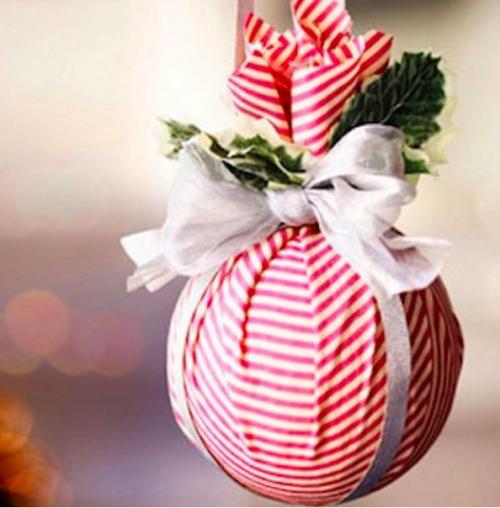 Шарики, потерявшие презентабельный вид в силу Возраста, можно завернуть в красивую ткань и завязать на бант.