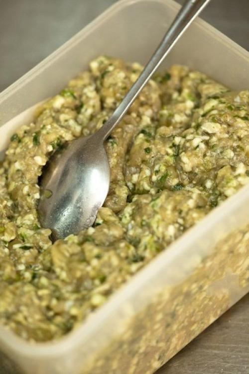 Хинкали принято считать чем-то сродни пельменям или мантам. 04 Хинкали принято считать чем-то сродни пельменям или мантам. 04