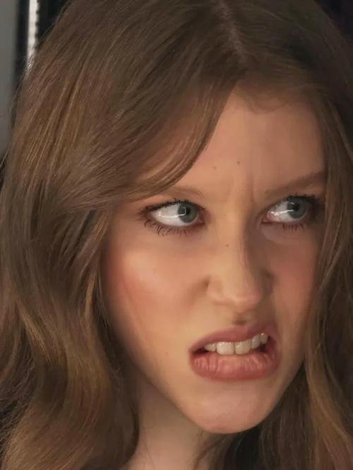 16-Летняя актриса Анна пересильд недавно поделилась с поклонниками новой серией выразительных портретных снимков. 02