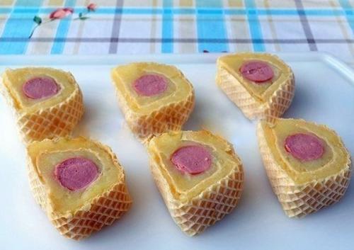 Сосиски с картофельным пюре в вафлях. 04