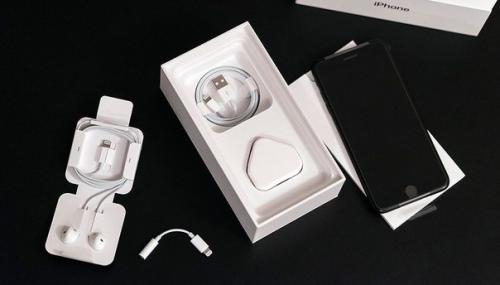 После выхода Iphone 7 сразу захотел его приобрести, но, к сожалению, не позволяли финансы. 02