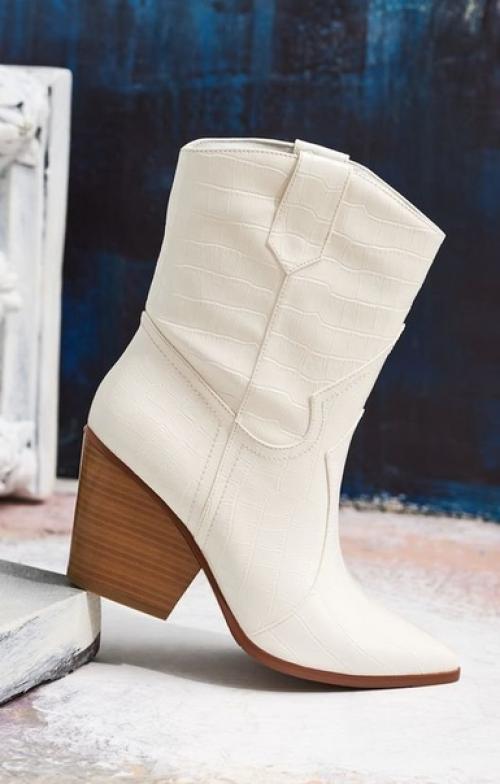 Стильные и дерзкие казаки в лидерах и данной весной продержатся. 01