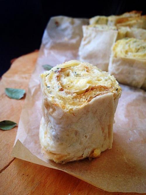 Слоёный пирог из лаваша с творогом, сыром и зеленью. 01 Слоёный пирог из лаваша с творогом, сыром и зеленью. 01