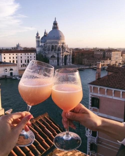 Таким образом, если я была бы тебе по-настоящему дорога ты бы не смог меня так просто отпустить. 05