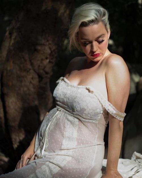 У Кети Перри и её мужа Орландо Блума родился первый ребёнок - дочка. 05