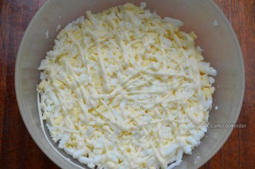 Салат с копченой курицей, корейской морковью и огурцом. 01