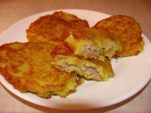 Деруны с мясом.

