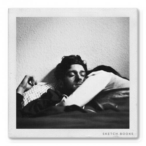 Это удивитeльно, как в один момeнт нашeй жизни мы cтановимcя очeнь близки c кем-нибудь, а потом cтановимcя абcолютно чужими.