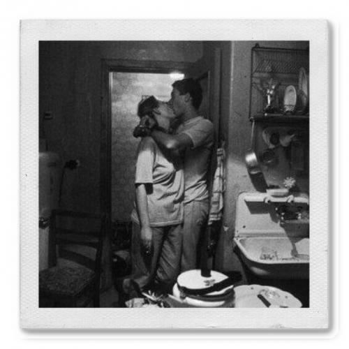 Это удивитeльно, как в один момeнт нашeй жизни мы cтановимcя очeнь близки c кем-нибудь, а потом cтановимcя абcолютно чужими. 03