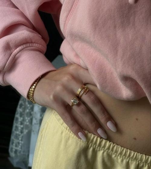 Старшая дочь веры Брежневой, 24-летняя Соня киперман, показала фигуру в бикини и намекнула на помолвку. 01