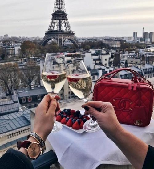 Таким образом, если я была бы тебе по-настоящему дорога ты бы не смог меня так просто отпустить. 03