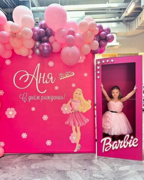 Сергей Лазарев устроил дочке Анне на 6-летие незабываемый день рождения в стиле Барби. 01