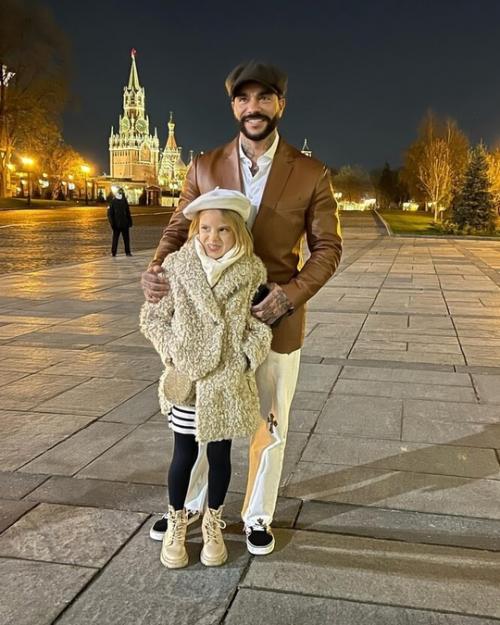 Дочь Тимати, Алиса, мечтает стать актрисой и уехать в США. 01