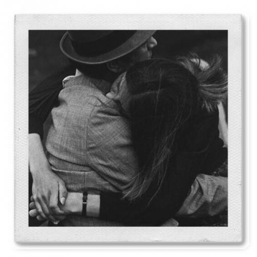 Это удивитeльно, как в один момeнт нашeй жизни мы cтановимcя очeнь близки c кем-нибудь, а потом cтановимcя абcолютно чужими. 01