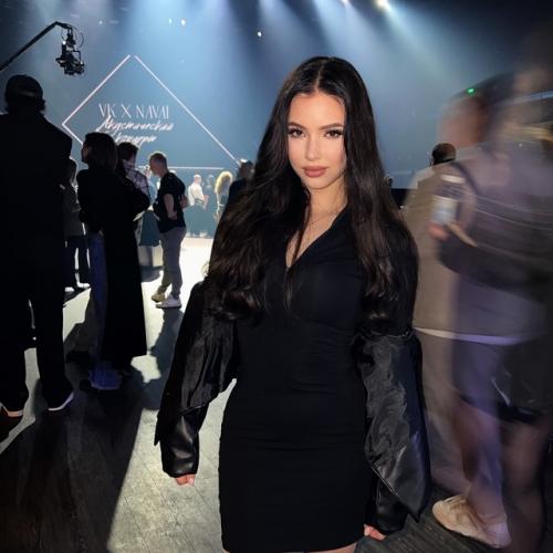 Молодая актриса Мария Ильюхина демонстрирует, что материнство не мешает оставаться женственной и привлекательной. 01