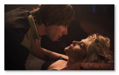 Как заделать шов между ванной и стеной! 06