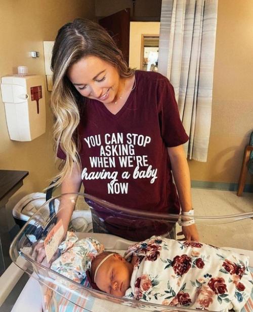 51-Летняя американка Джули лавинг стала суррогатной матерью для своей дочери бреанны. 01