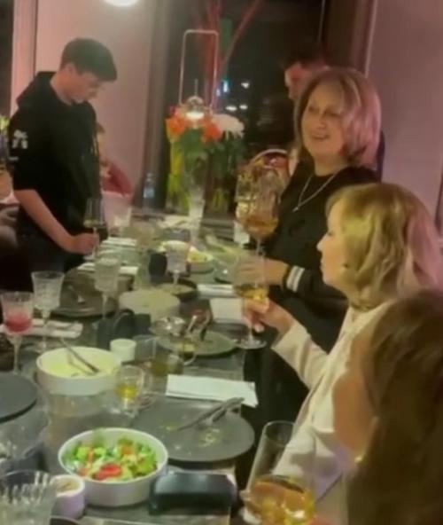 Какая она у вас молодая! 01