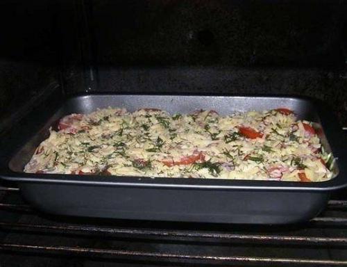 Нежная запеканка из кабачков с помидорками и фаршем. 03