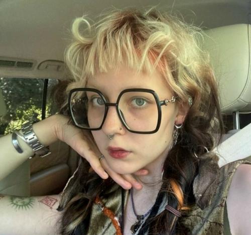 18-Летняя Лидия Чистякова (Ray), дочь певицы глюкозы, объявила о смене творческого направления.
