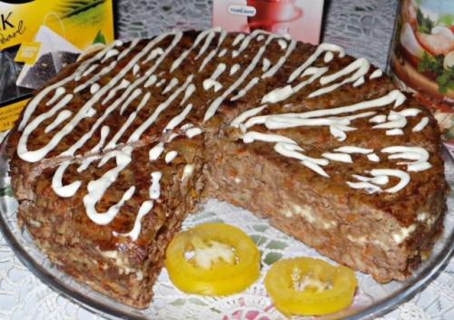 Запеканка из куриной печени с рисом, луком и морковью.  