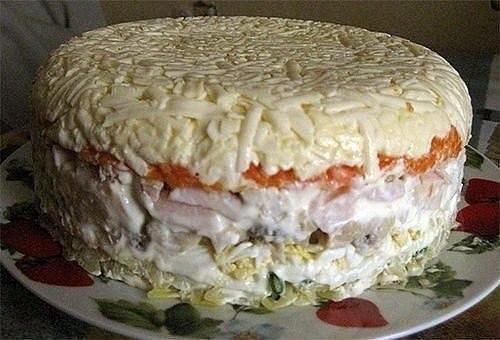 Слоенный салат с грибами. Слоенный салат с грибами.