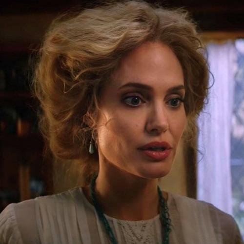 Прекрасная джоли в Питер Пэн и Алиса в стране Чудес. 07