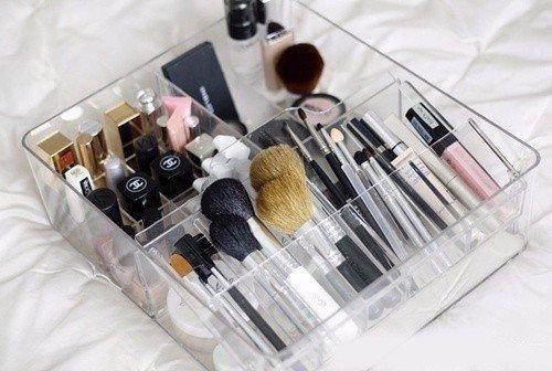 Для того, чтобы красота не требовала жертв, нам всего лишь нужно читать состав того, что мы покупаем и чем мы регулярно пользуемся.